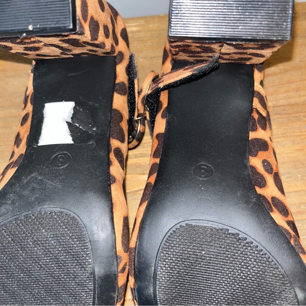Chic Brown and Black Heels with Mary Jane Design Size 8 - Picture 9 of 9